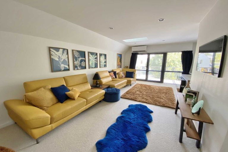 Photo of property in 7 Oakford Close, Riccarton, Christchurch, 8011