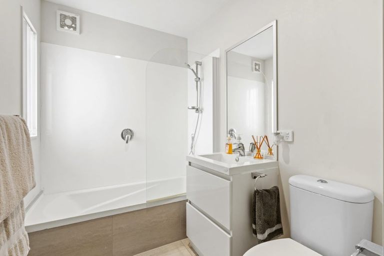 Photo of property in 8 Divide Loop, Takanini, 2112