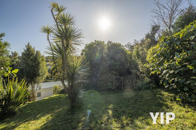 Photo of property in 9 Wakely Road, Newlands, Wellington, 6037