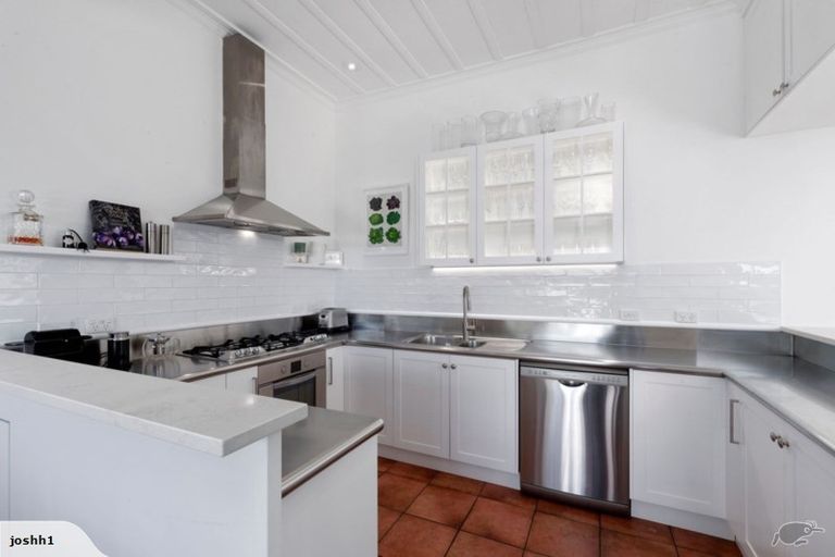 Photo of property in 1/86 Birkenhead Avenue, Birkenhead, Auckland, 0626