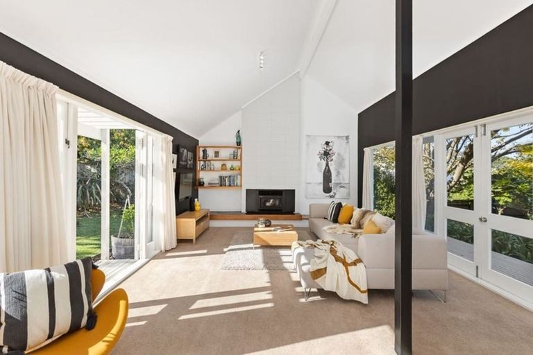 Photo of property in 17 Lydia Avenue, Northcote, Auckland, 0627