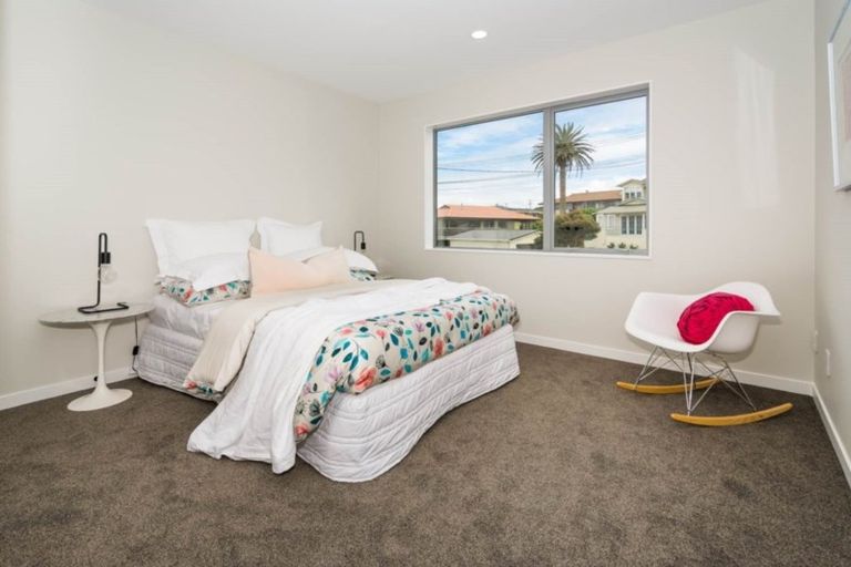 Photo of property in 19a Rangitoto Terrace, Milford, Auckland, 0620