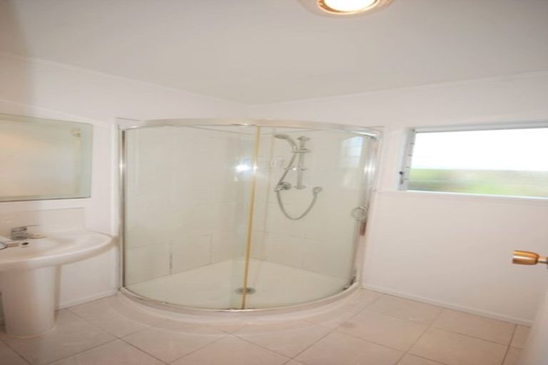 Photo of property in 1 Renata Crescent, Te Atatu Peninsula, Auckland, 0610