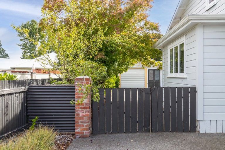Photo of property in 35 Cambridge Terrace, Masterton, 5810