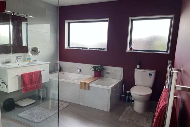 Photo of property in 32 Somerset Crescent, Highbury, Palmerston North, 4412