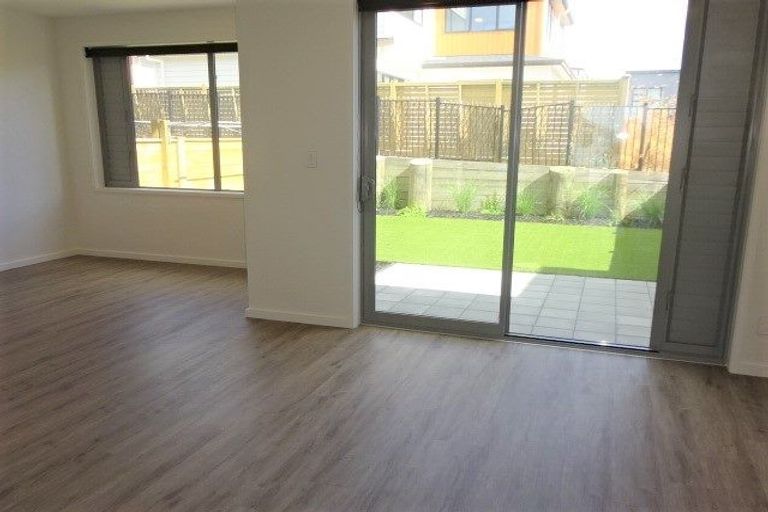 Photo of property in 11 Gunn Way, Hobsonville, Auckland, 0616