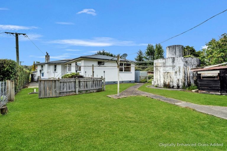 Photo of property in 16 Milne Street, Hunterville, 4730