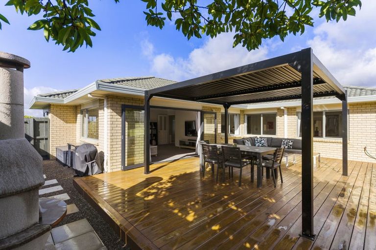 Photo of property in 71 Kath Hopper Drive, Orewa, 0931
