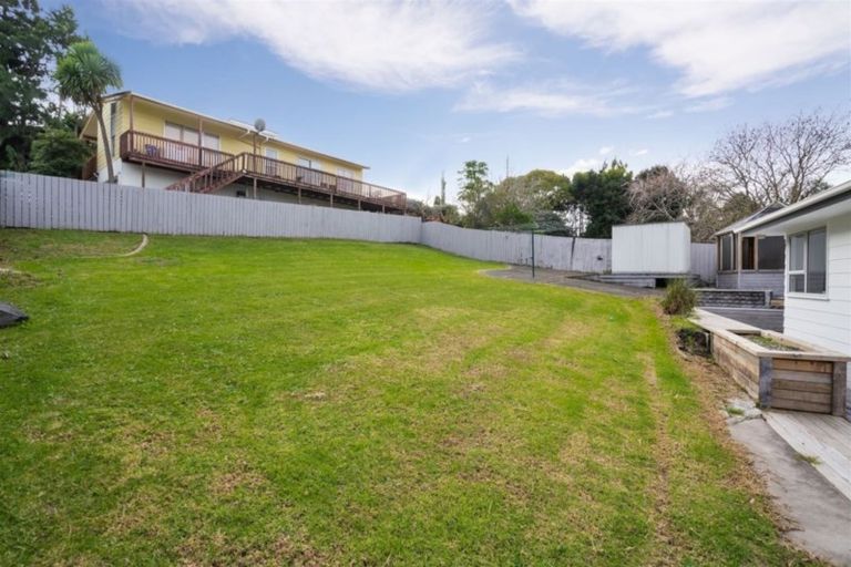 Photo of property in 56 Donovan Avenue, Massey, Auckland, 0614