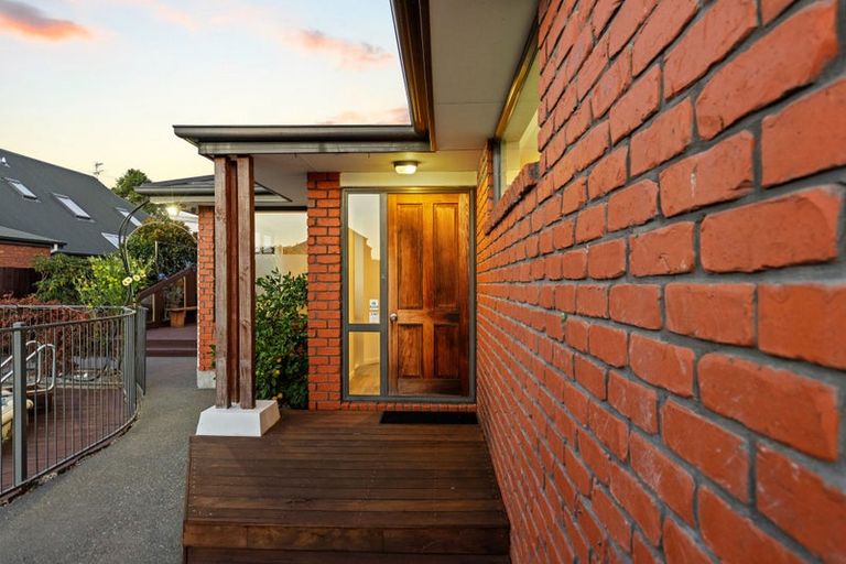 Photo of property in 10 Courtfield Close, Parklands, Christchurch, 8083