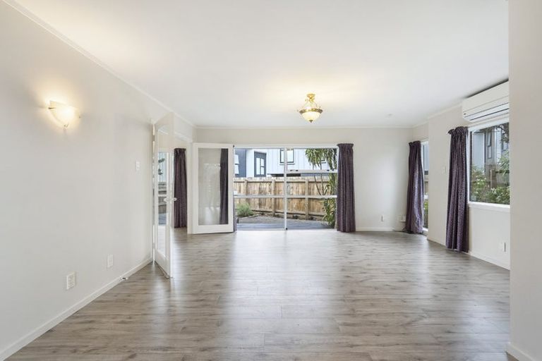 Photo of property in 2/5 Stanley Avenue, Milford, Auckland, 0620