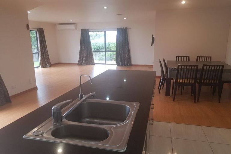 Photo of property in 79a Stanley Road, Glenfield, Auckland, 0629