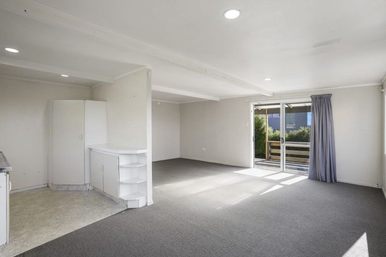 Photo of property in 16 Doone Place, Massey, Auckland, 0614