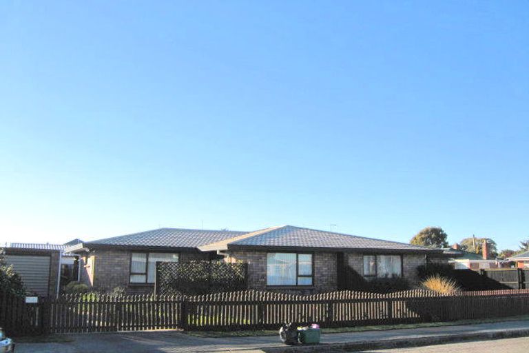 Photo of property in 2/2 Mortlake Street, Islington, Christchurch, 8042