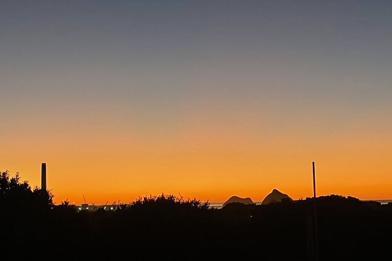 Photo of property in 75 Belt Road, New Plymouth, 4310