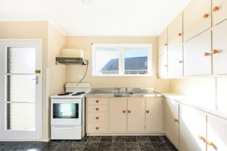 Photo of property in 98 Apollo Parade, Milson, Palmerston North, 4414