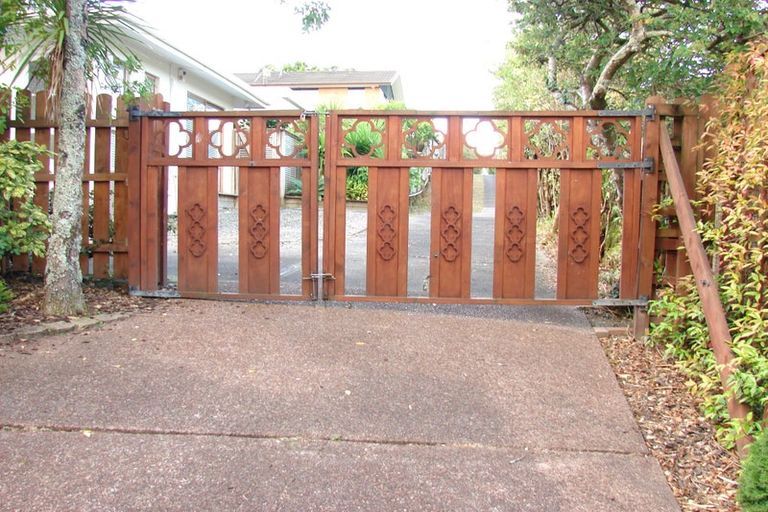 Photo of property in 2/92 Sartors Avenue, Browns Bay, Auckland, 0630