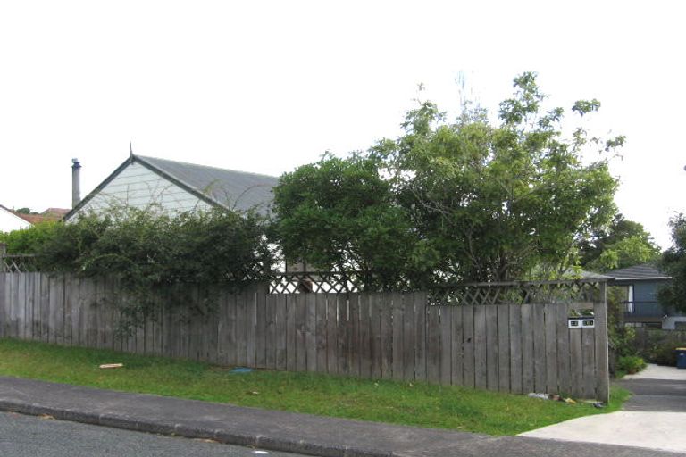 Photo of property in 10 Odin Place, Beach Haven, Auckland, 0626