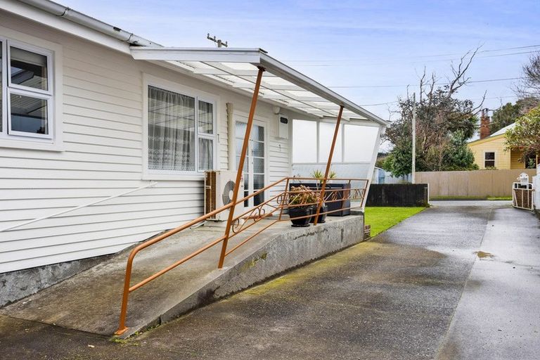 Photo of property in 1 Ramanui Avenue, Hawera, 4610