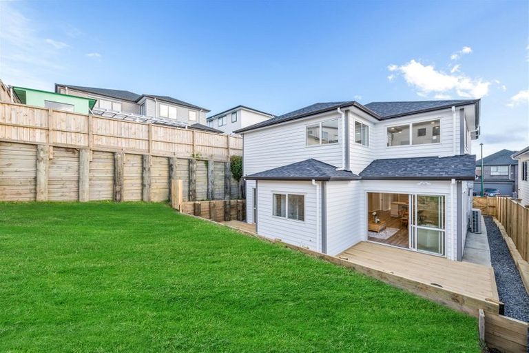 Photo of property in 12 Haku Road, Flat Bush, Auckland, 2019