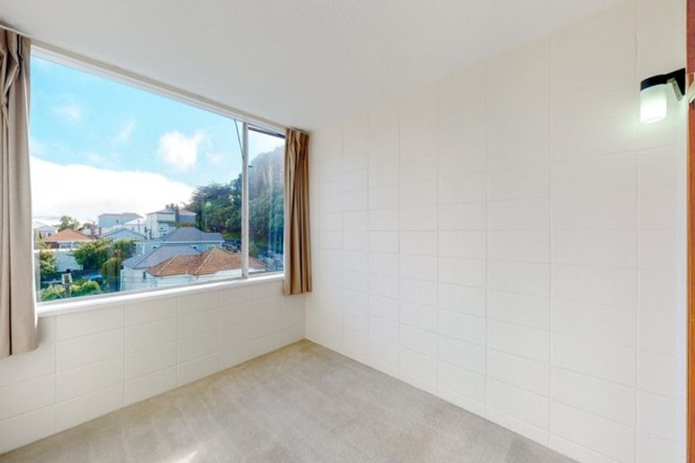 Photo of property in Beresford Apartments, 16/118u Russell Terrace, Berhampore, Wellington, 6023