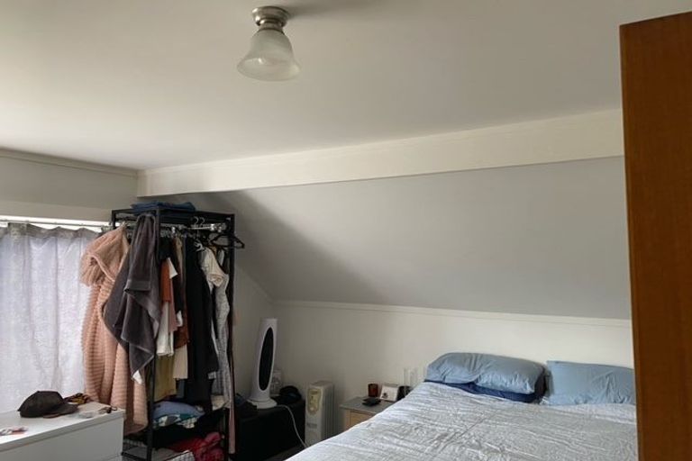 Photo of property in 2/30 Martin Crescent, Northcote, Auckland, 0627