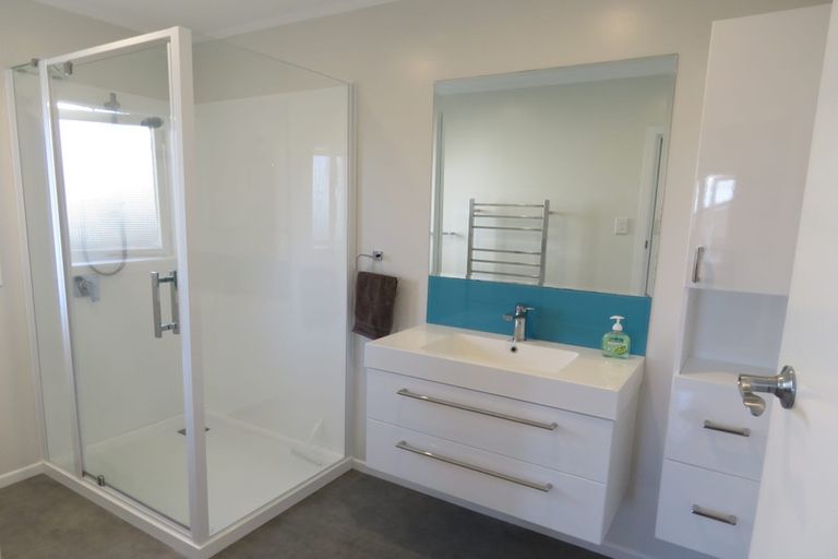 Photo of property in 21 Savoy Road, Glen Eden, Auckland, 0602