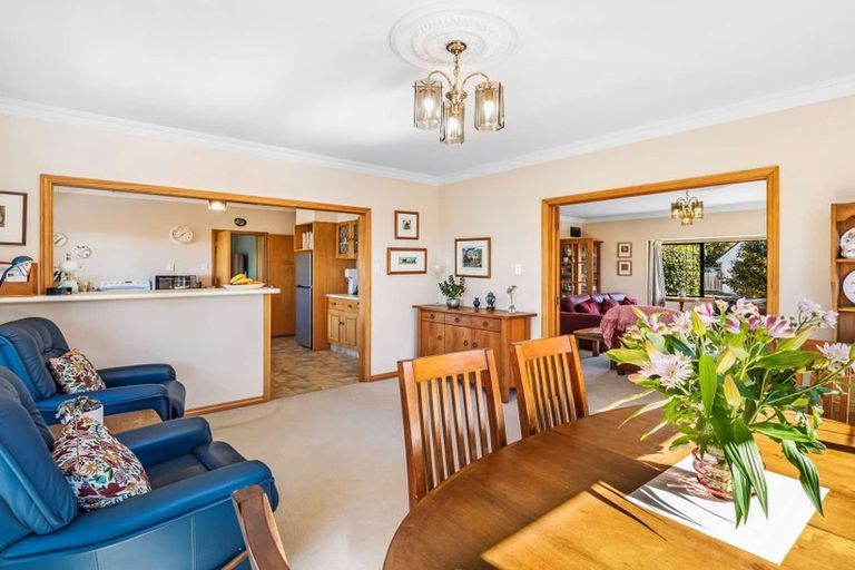 Photo of property in 43 Kilkenny Place, Fitzherbert, Palmerston North, 4410