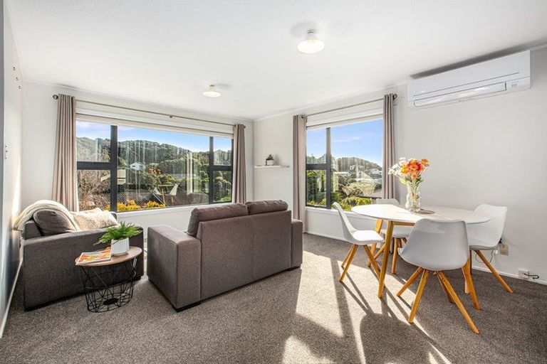 Photo of property in 49a Albatross Close, Whitby, Porirua, 5024