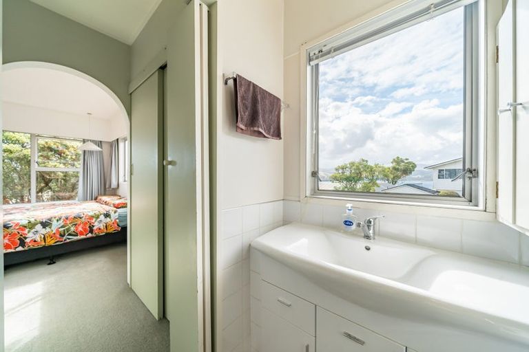 Photo of property in 2 Leeward Drive, Whitby, Porirua, 5024