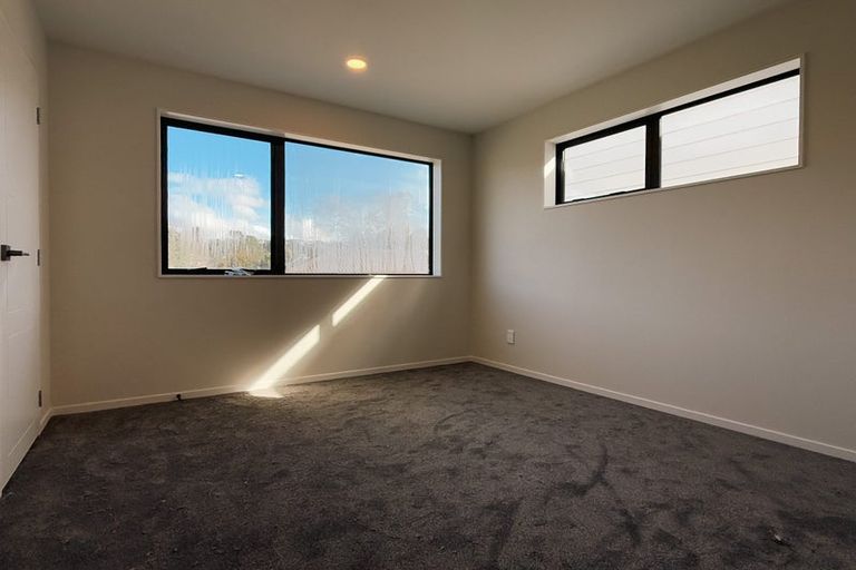 Photo of property in 5a Topliss Drive, Northcross, Auckland, 0632