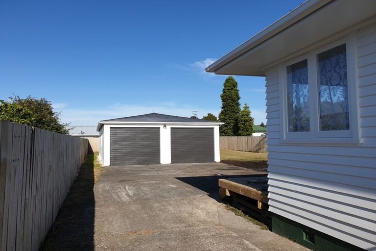 Photo of property in 25 Hill Crescent, Papakura, 2110