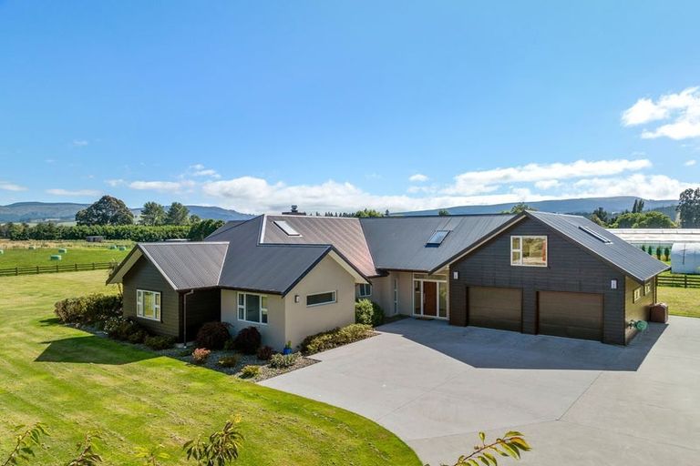 Photo of property in 100 Wingatui Road, Mosgiel, 9024