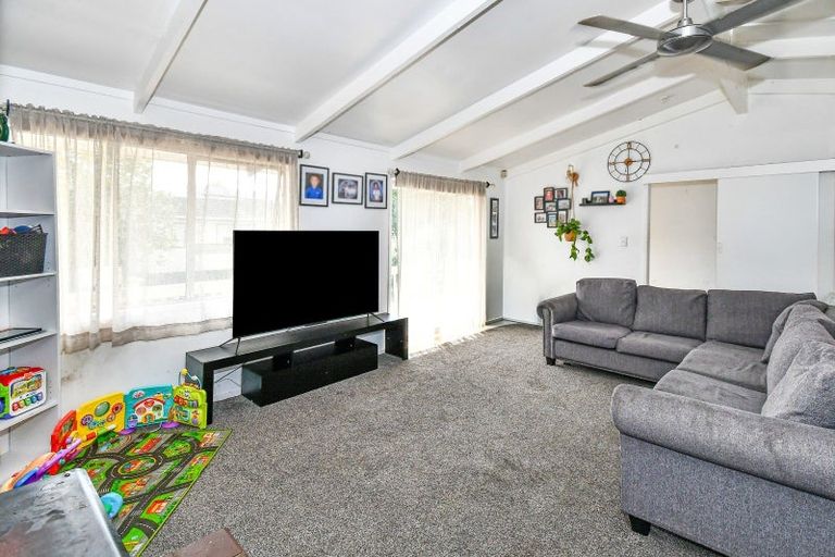 Photo of property in 13 Lismore Place, Papatoetoe, Auckland, 2025