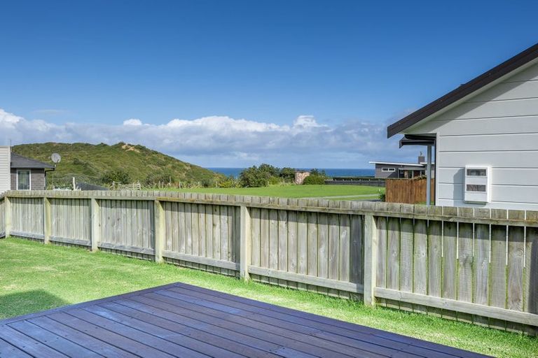 Photo of property in 1 Ambergris Place, Baylys Beach, 0377