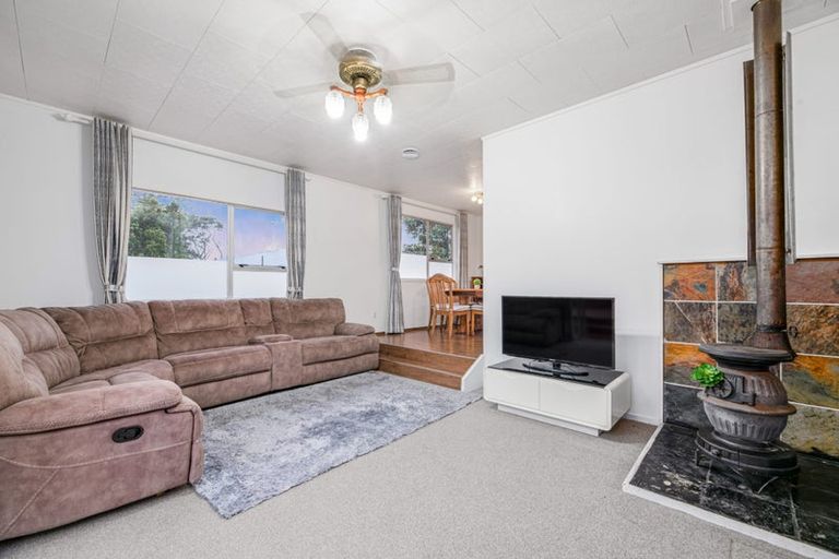 Photo of property in 72 Reynella Drive, Massey, Auckland, 0614