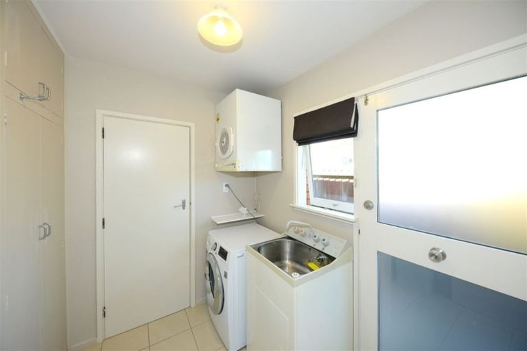 Photo of property in 27 Hillcrest Place, Avonhead, Christchurch, 8042