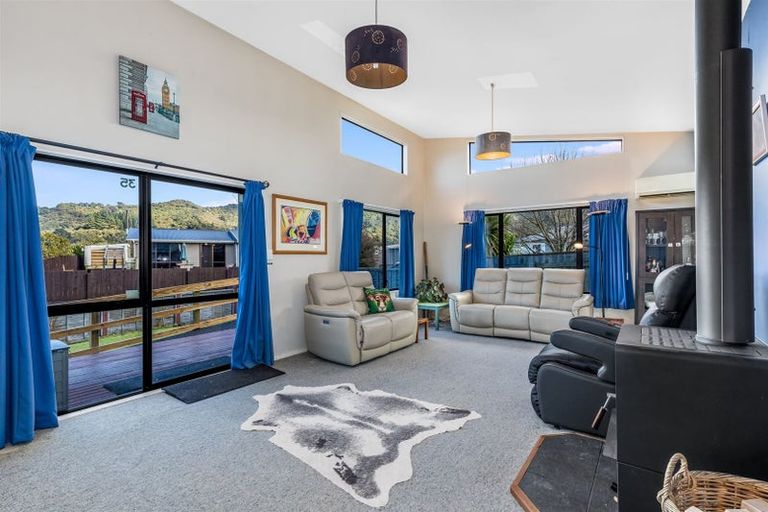 Photo of property in 35 Grimsby Grove, Wainuiomata, Lower Hutt, 5014