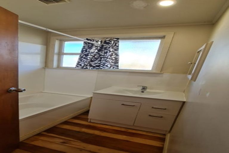 Photo of property in 10 York Place, Cannons Creek, Porirua, 5024