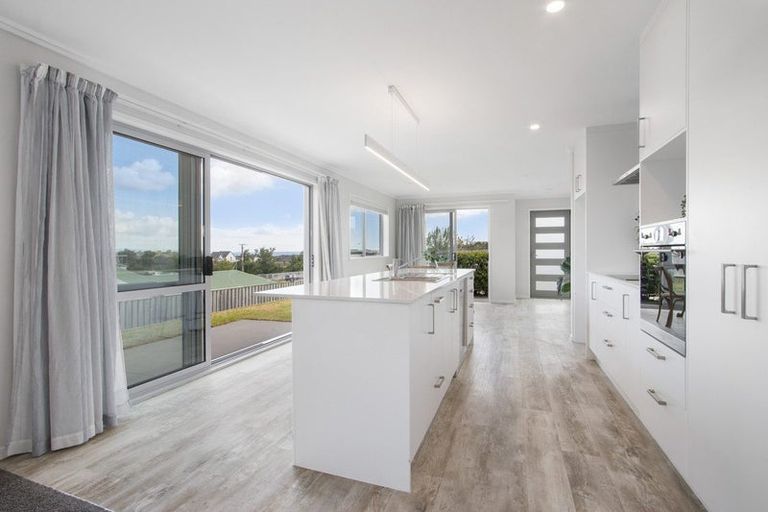 Photo of property in 19 Te Kaka Place, Omokoroa, 3114