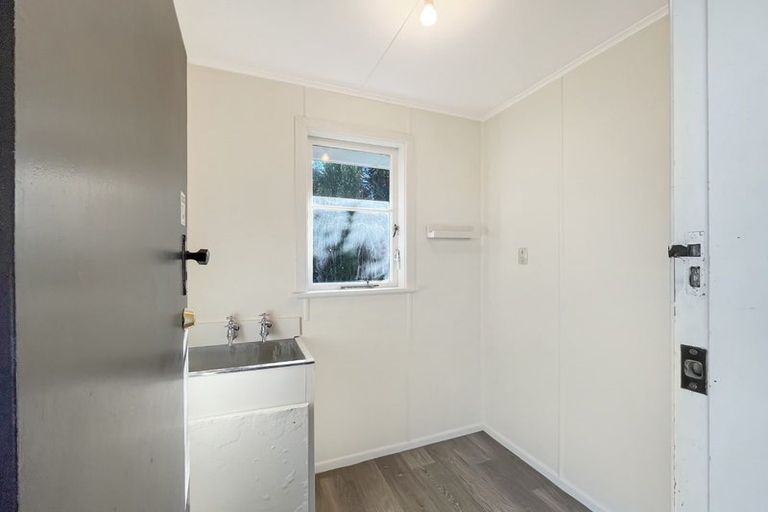 Photo of property in 32 Roberts Line, Kelvin Grove, Palmerston North, 4414