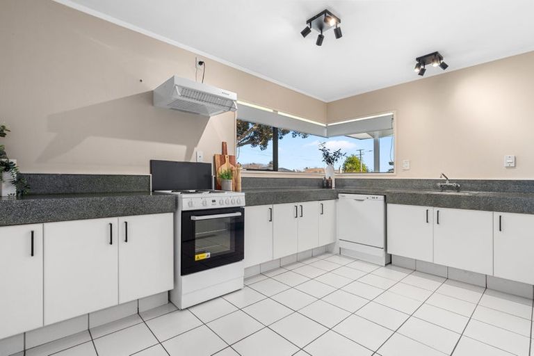 Photo of property in 175 Ngatai Road, Otumoetai, Tauranga, 3110