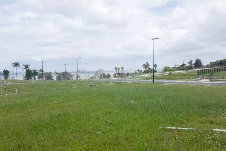 Photo of property in 5 Treloar Crescent, Hobsonville, Auckland, 0616