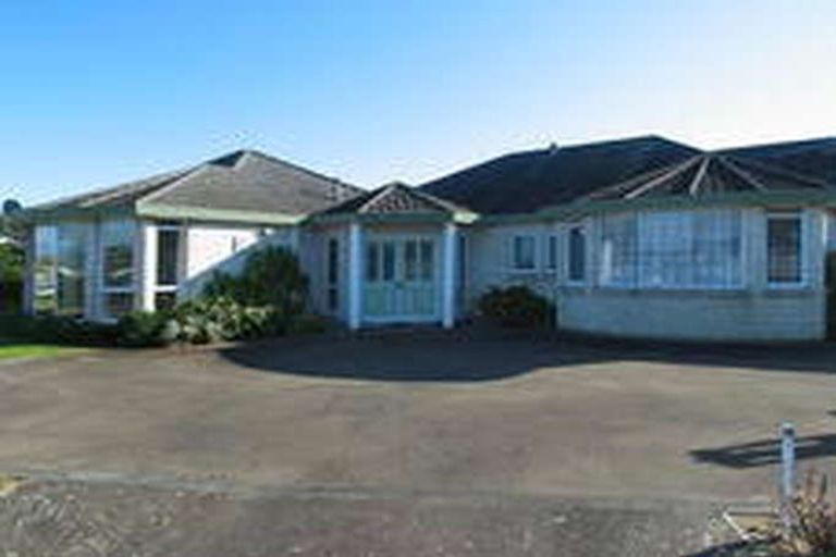 Photo of property in 39 Penryn Drive, Camborne, Porirua, 5026