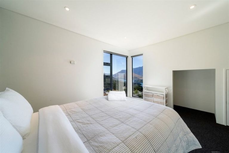 Photo of property in 9 Vanda Place, Fernhill, Queenstown, 9300