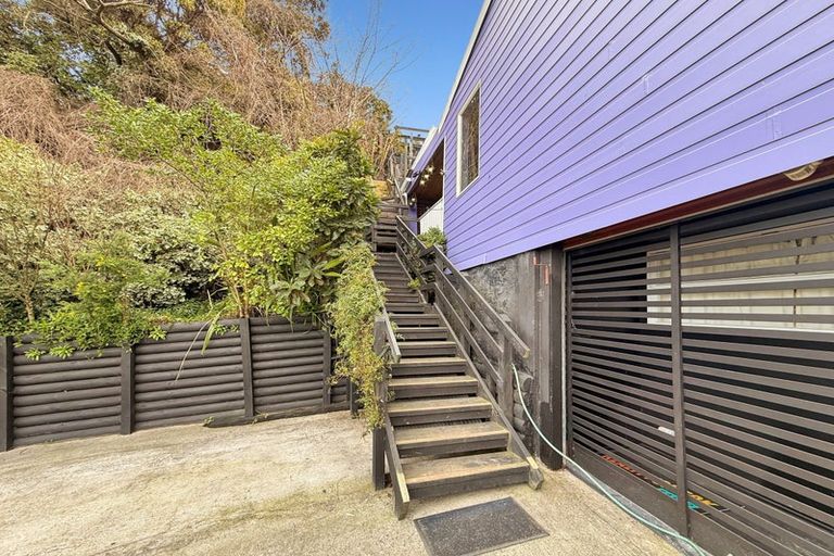 Photo of property in 1 Hawkhurst Road, Lyttelton, 8082