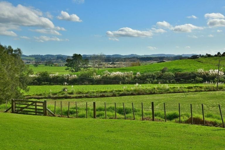 Photo of property in 141 Mangakura Road, Helensville, 0875