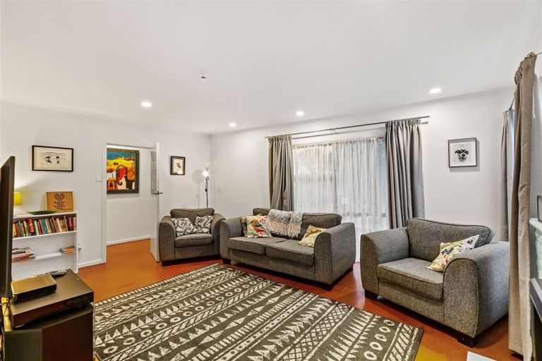 Photo of property in 42 Rehia Road, Massey, Auckland, 0614