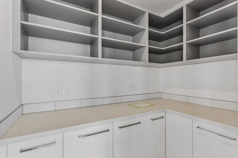 Photo of property in 20 Port Way, Rosehill, 2113