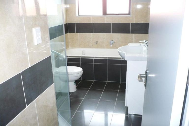 Photo of property in 115 Keri Vista Rise, Papakura, 2110